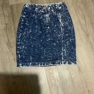 Acid washed denim skirt 2/15